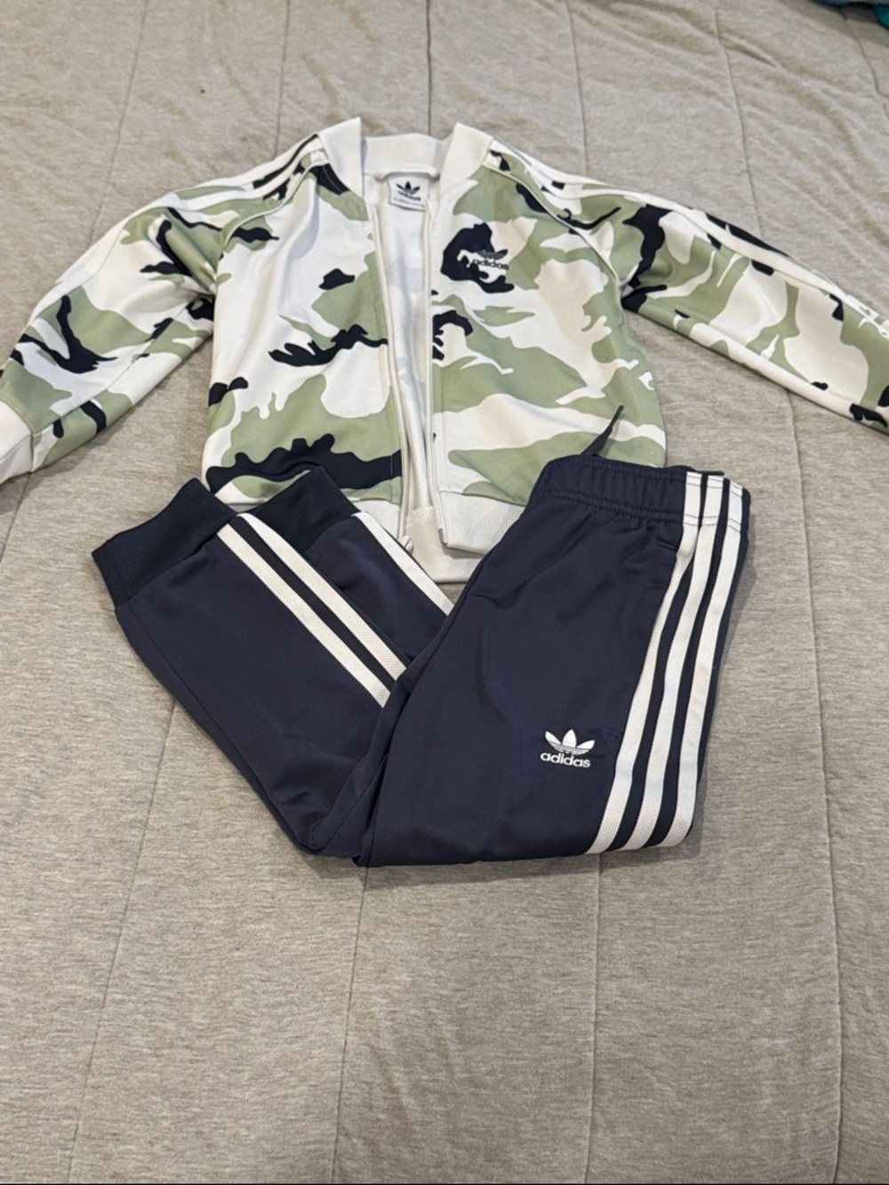 Toddler boys adidas tracksuit 5T
